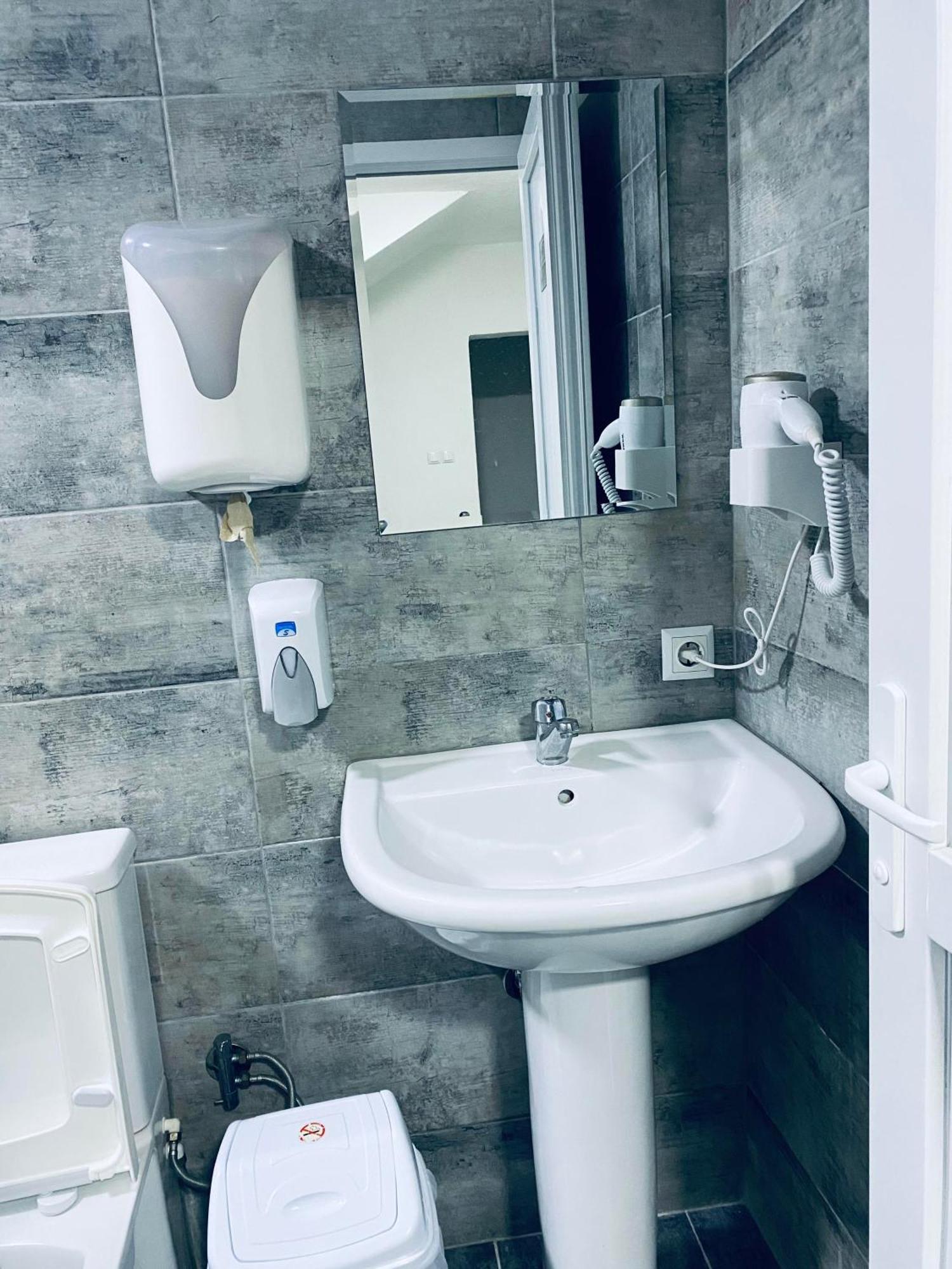 Hostel Heimli Prishtinë Luaran gambar